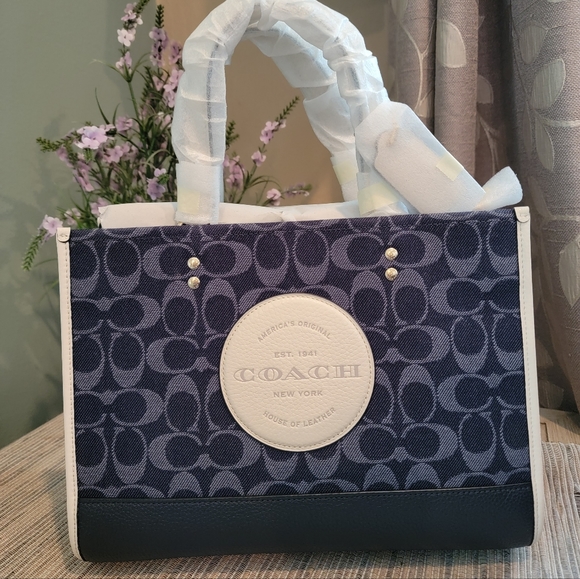 Coach Dempsey Carryall In Signature Jacquard With Coach Patch - Picture 9 of 14